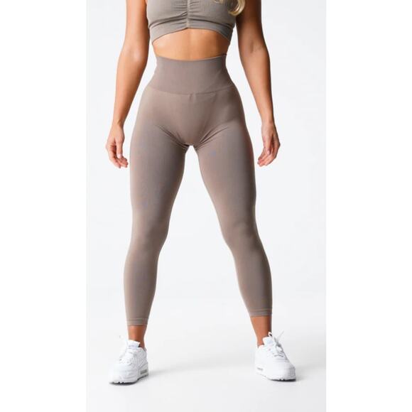 Navigation Solid & Seamless Leggings - Picture 2 of 5